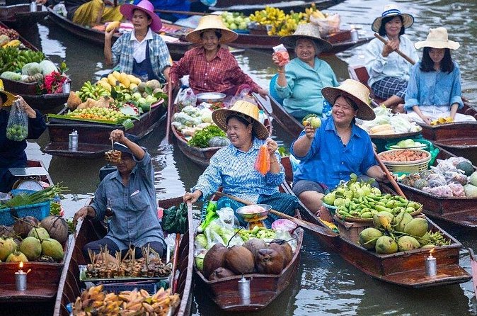 Private Damnoen Saduak Floating Market and Train Market Tour - What the private guide adds