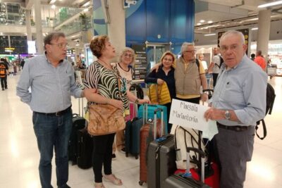 Private Departure Transfer: Hotel to Bangkok Airports by Minivan