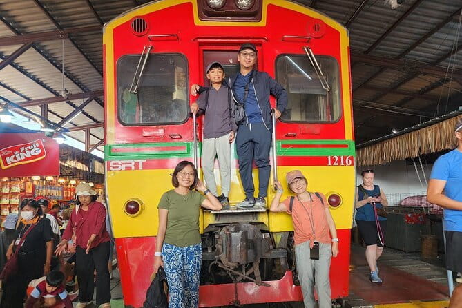 Private Floating Market & Maeklong Railway Tour from Bangkok - Leaving Bangkok at 7:00 AM