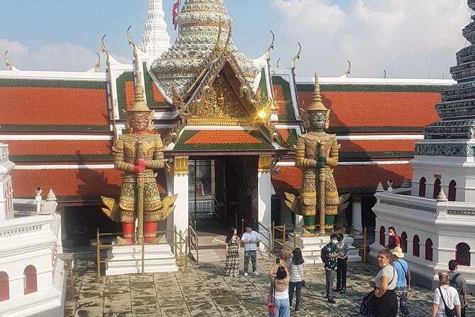 Private German-speaking tour: Bangkok's main attractions - Wat Phra Kaew and the Royal Palace take center stage