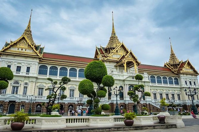Private Grand Palace Bangkok City Tour & Klong Longtail Boat Trip - Starting with Wat Traimit and the Golden Buddha