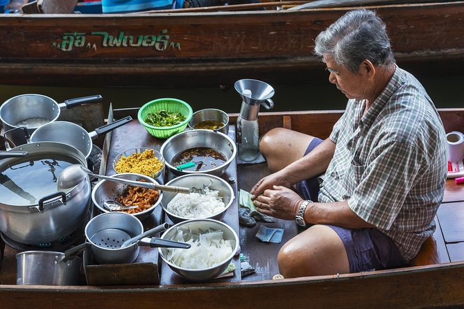 Private Guided Tour to Train Market and Damnoensaduak Floating Market - What the private format changes