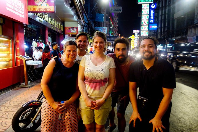 PRIVATE - STEET FOOD TOUR CHINA TOWN incl. food and drinks - Kuan Yim Shrine and the Thian Fa Foundation