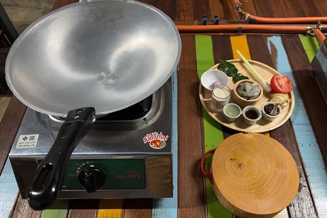 Private Thai Cooking Class with Spices Hands On Bangkok - Joyce and her husband set the tone