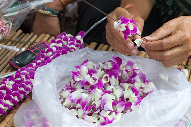 Private Tour : Bangkok Night Private Tuk Tuk Tour and Street food - Guides can make or break the evening