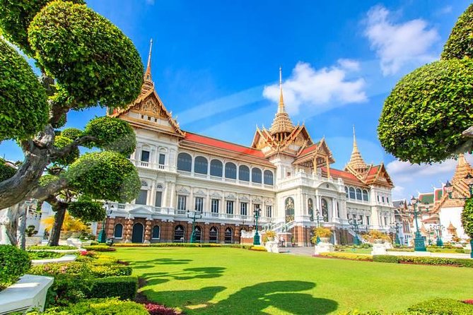 Private Tour: Bangkok's Grand Palace Complex and Wat Phra Kaew - Wat Phra Kaew and the 45-centimeter Emerald Buddha