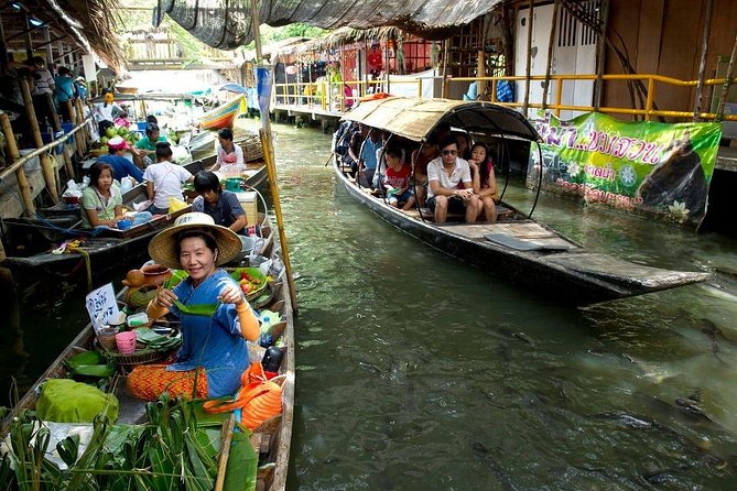 Private Tour: Damnoen Saduak Floating Market and Bangkok City Temples - Thai lunch and a wood-carving stop