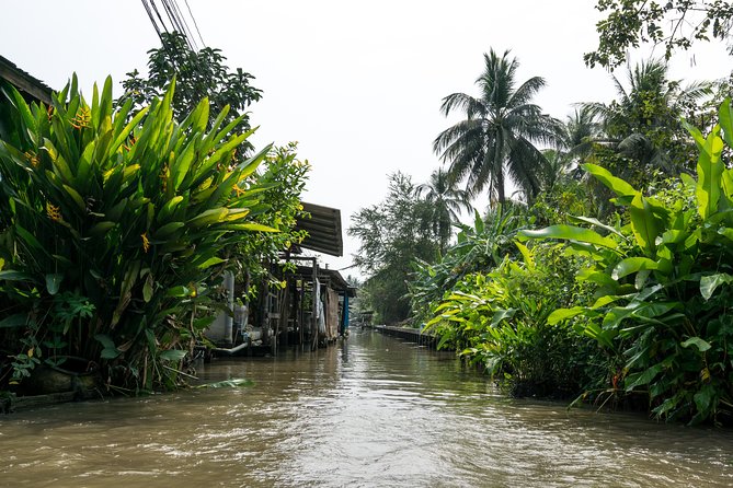 Private Tour: Floating Markets and Suan Sampran Day Trip from Bangkok - Cruising the canals toward the floating market