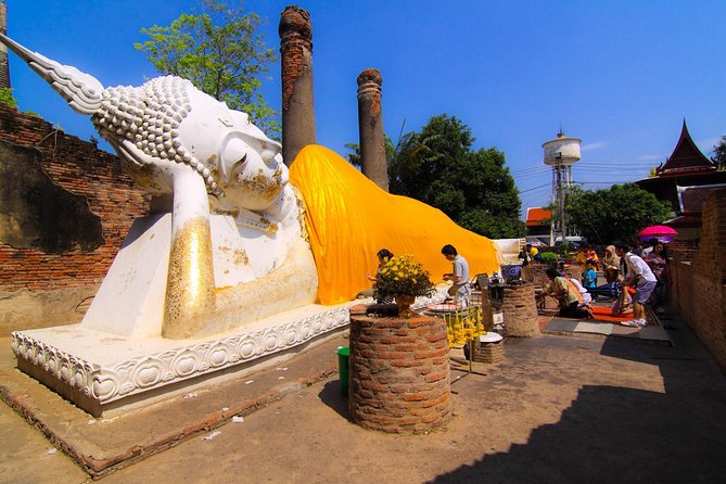 Private Tour: Full Day Ancient City of Ayutthaya and Lopburi - Wat Mahathat and the Buddha head in tree roots