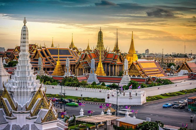 Private Tour: Grand Palace & Emerald Buddha Temple Experience - The private guide can shape the whole visit
