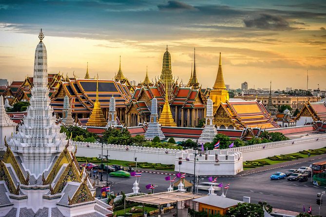 Private Tour: Grand Palace & Emerald Buddha Temple Experience - Hotel pickup removes a Bangkok headache