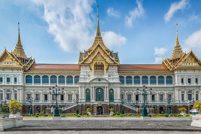 Private Tour Guide in Bangkok for a Day - Wang Lang Market gives the day a food break