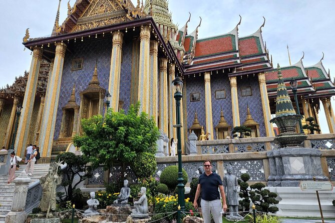 Private Tour: Temples Tour of Bangkok - The guide makes or breaks the experience