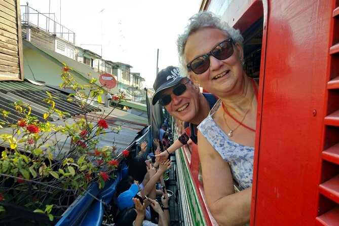 Private tour to Floating & Railway markets (multi-lang: EN ZH ES IT FR DE) - The train arriving at Maeklong Railway Market