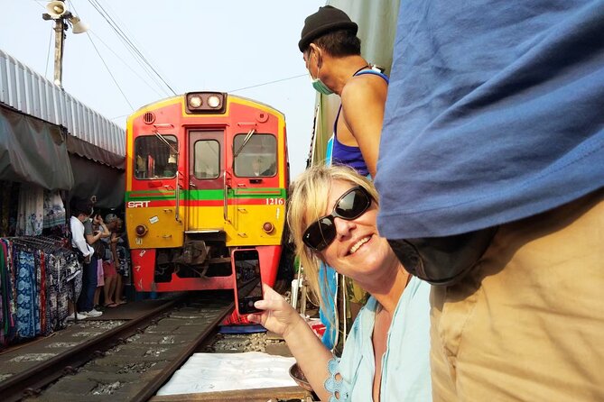 Private tour to Floating & Railway markets (multi-lang: EN ZH ES IT FR DE) - What makes the guide important