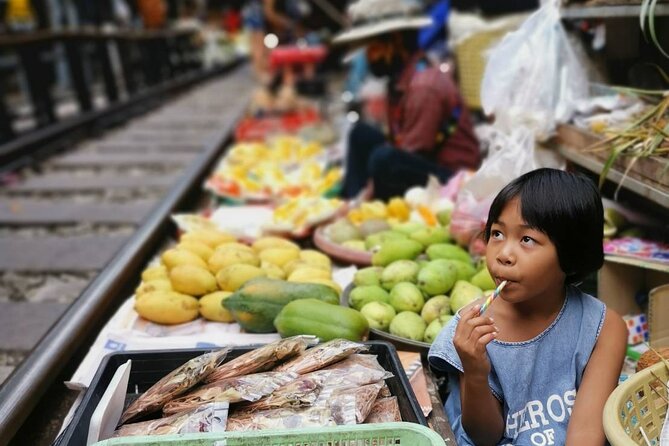 Private Tour to Railway Market and Damnoen Saduak Floating Market - Food, shopping, and the cost of extras