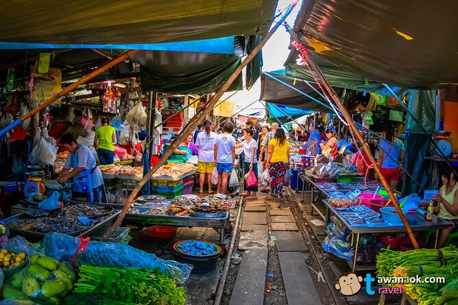 Private Tour to Railway Market and Damnoen Saduak Floating Market - Who will enjoy this private market day