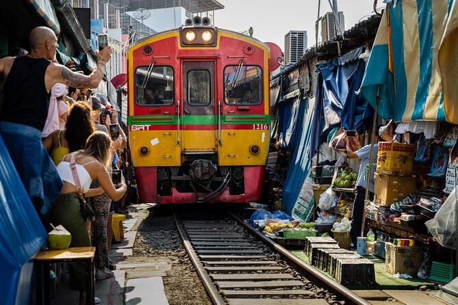 Private Tour to Railway Market and Damnoen Saduak Floating Market - What you actually do at Damnoen Saduak