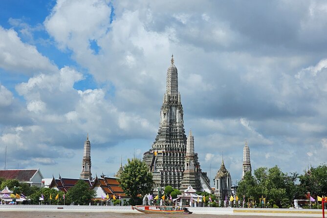 Private tour to Wat Pho,Wat Arun, Canal Tour,Flower Market - How the private format changes the day