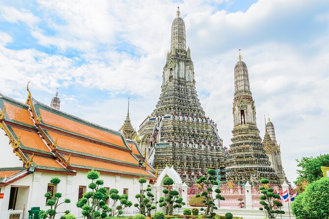 Private tour to Wat Pho,Wat Arun, Canal Tour,Flower Market - The short ferry crossing to Wat Pho