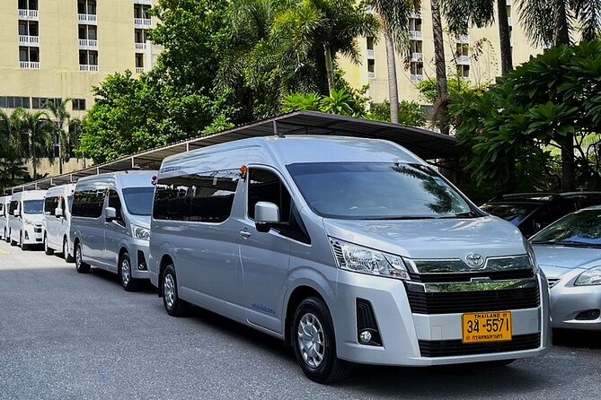 Private Transfer from Hotel to Bangkok Airport incl. tollway - Driving through Bangkok to BKK or DMK