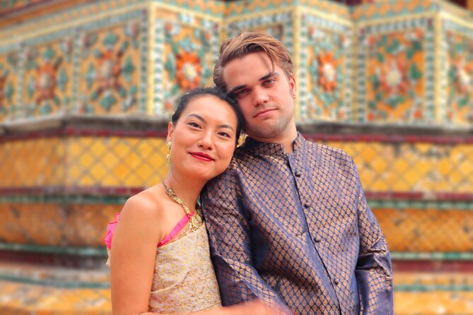 Proposals in Thai Costume with Photoshoot - Pak Khlong Flower Market sets the scene