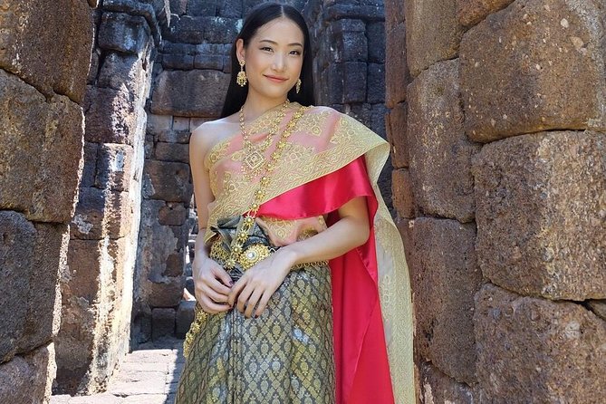 Proposals in Thai Costume with Photoshoot - Thai costumes, makeup, and hair save you a separate search