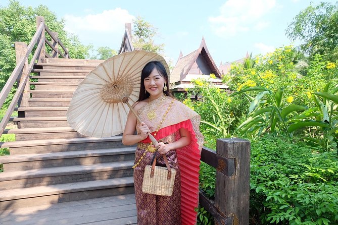 Proposals in Thai Costume with Photoshoot - Who will enjoy this experience most