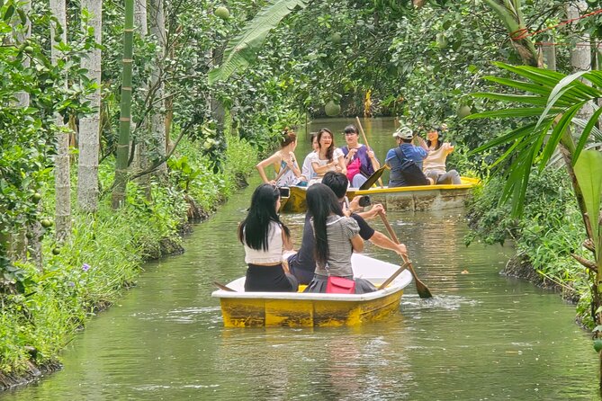 Railway Market, Floating Market and After the Rain Cafe - Maeklong Railway Market and the train that cuts through it