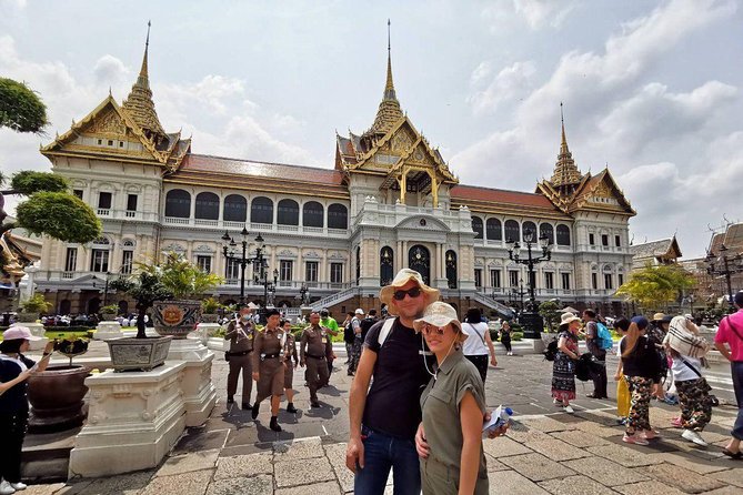 Royal Grand Palace and Bangkok Temples: Half Day Tour - Guides, stories, and help with photographs