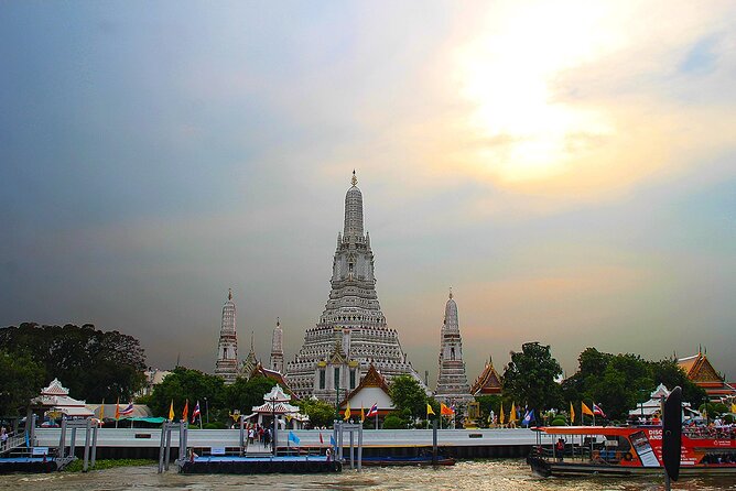 Royal Princess Cruise - Sunset Program on Chao Phraya River, Bangkok - Live music and the evening atmosphere