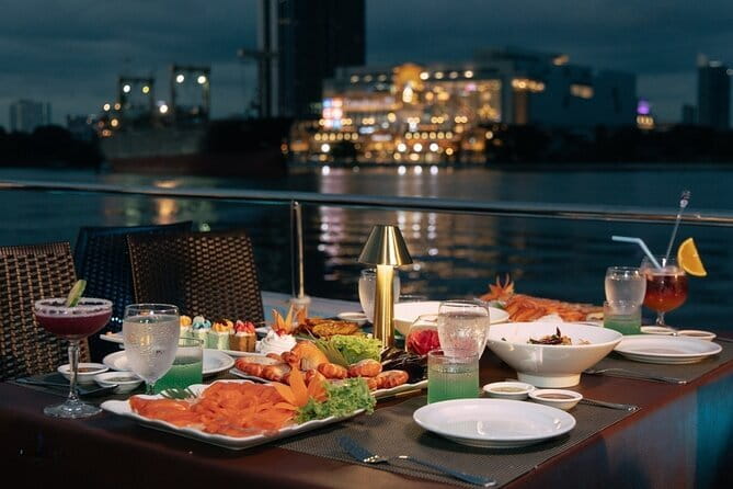 Scenic Bangkok Unicorn Dinner Cruise on Chao Phraya River - Live music keeps the dinner from feeling static