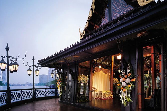 Shangri-La Hotel's Salathip Thai Restaurant Experience - Is $100.11 per person fair?