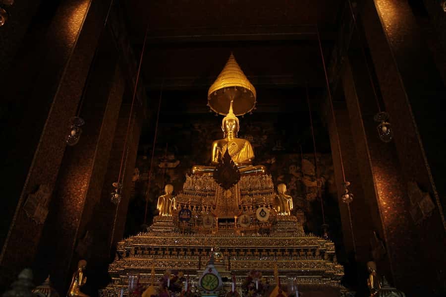 Shared Tour: Wat Pho, Wat Traimit and Wat Benchamabophit - What the Guide Adds to the Visit