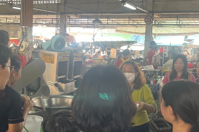 Silom Thai Cooking School with Fresh Market Tour - The value of a small, social class