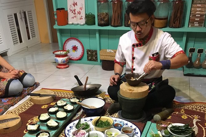 Silom Thai Cooking School with Fresh Market Tour - Dietary needs, comfort, and practical details