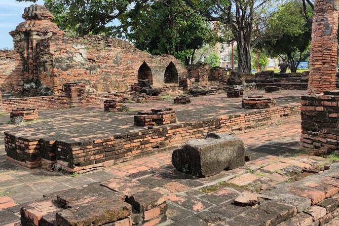 Small Group Tour to Ayutthaya Temples from Bangkok with Lunch - Wat Mahathat and the Buddha head in the tree