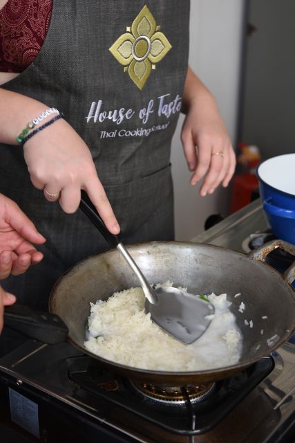 Sukhumvit: Hands-on Thai Cooking Class & Market Tour in BKK - A clean setup makes the lesson easier