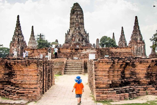 Sunset Sail, Glittering Tempels at Afternoon Ayutthaya Tours - Wat Chaiwatthanaram in the softer evening light