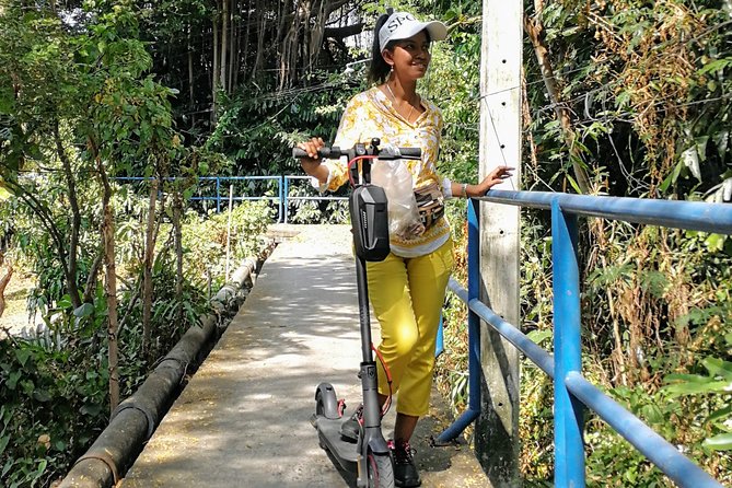 Take a E-Scooter Ride in Bangkok's Jungle - Sri Nakhon Khuean Khan Park and Botanical Garden