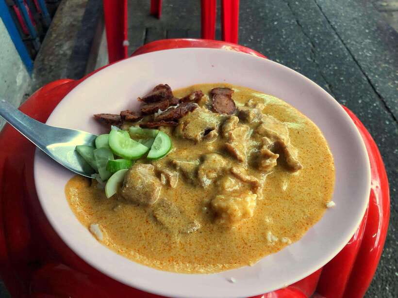 Taste of Bangkok: A 3-Hour Chinatown Food Feast - Small group, crowded streets, and walking pace