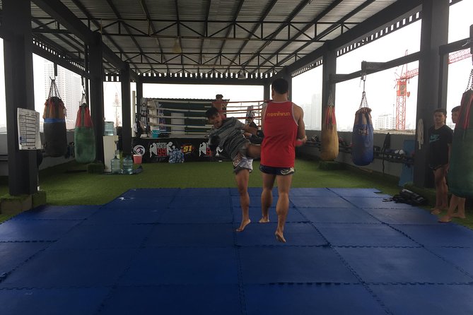Thai Boxing Lesson, family and Kids Friendly - Why the rooftop location matters