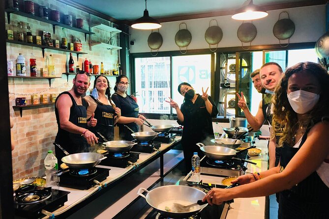 Thai cooking class experience in Bangkok with Tingly Thai cooking school - Teachers make the class easy to follow
