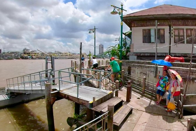 Thai Culture and Local Life 4- Hour Bangkok Bike Tour - Chinatown by bicycle, not from the curb