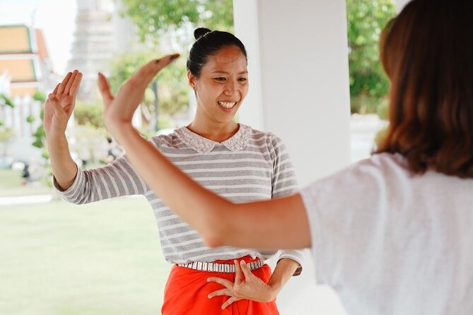 Thai Dance Class at Wat Arun - Dressing as a Thai dancer