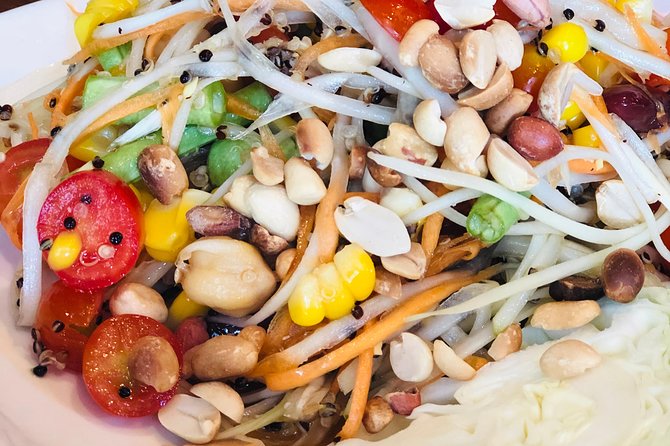 Thai Vegan Bangkok with Expert Guide - A short stop at Benjasiri Park