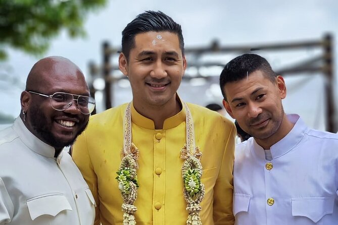 Thai Wedding ceremony (Bangkok) - Dressing in Thai costume and antique jewelry