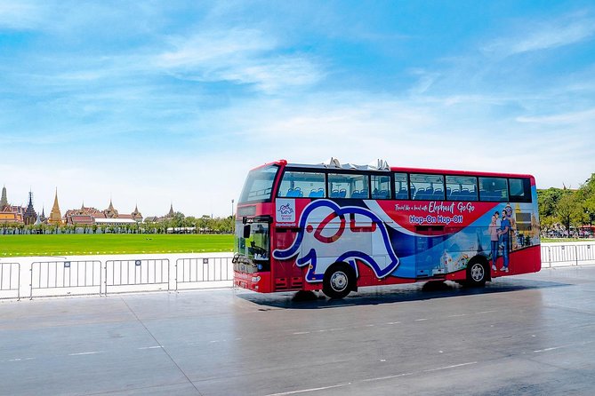 The Best Bangkok Hop-On Hop-Off Bus Tour - Finding the first bus at Siam Paragon