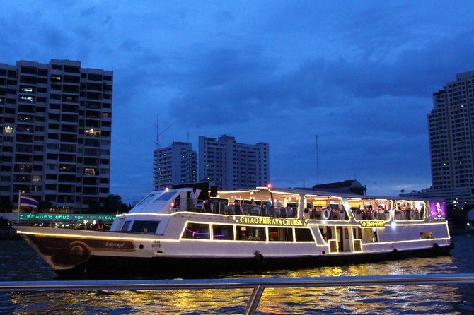 The Chaophraya Cruise : LUXURY 5 STAR Dinner Cruise Program - Live singers, dancing, and a Thai greeting dance