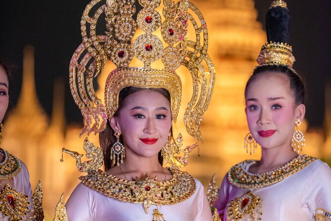 The Newest Luxury 5-Star Bangkok Chao Phraya Dinner Cruise - Who should book this cruise